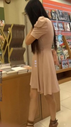 国产抄底街拍 不穿内裤的美女4部 截图12