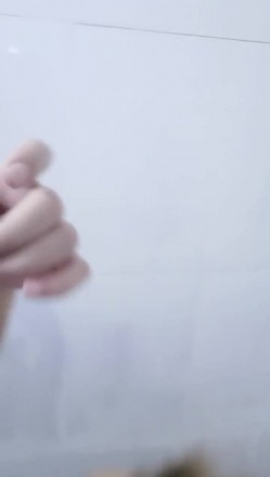 帮哥哥洗澡洗着洗着又对我做出流氓的事情，洗着洗着就让我口 好过分！ 截图2