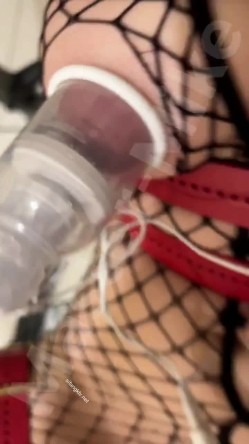 真枪实弹折磨女奴！推特重度虐女金主【迈克大师】饲养多位性奴开发私拍，操够了各种花样 截图9