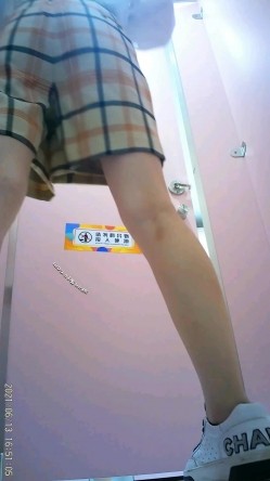 极品CP高端服饰商场女厕定点特写高清偸拍各种女神级别小姐姐方便拍脸又能拍逼角度刁钻赏心悦目 截图3