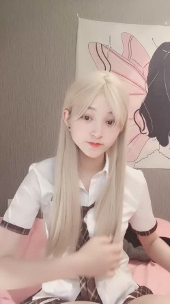 极品尤物！甜美少女！JK装活力十足，被胖大叔爆操，骑脸足交，上位操美臀，爽的美女流出白浆 截图3