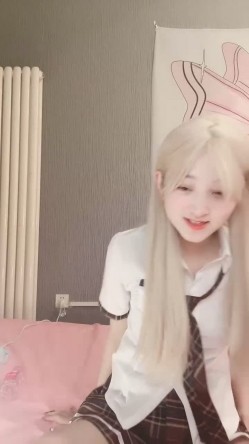 极品尤物！甜美少女！JK装活力十足，被胖大叔爆操，骑脸足交，上位操美臀，爽的美女流出白浆 截图5