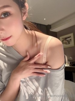 台湾天然美胸熟女人妻中出女王「Jixxielee」「骚猫儿」OF私拍 截图2