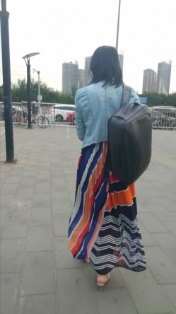 拖地长裙黑丁内极品美人妻 截图6