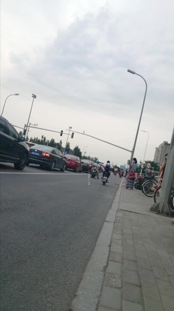 拖地长裙黑丁内极品美人妻 截图11
