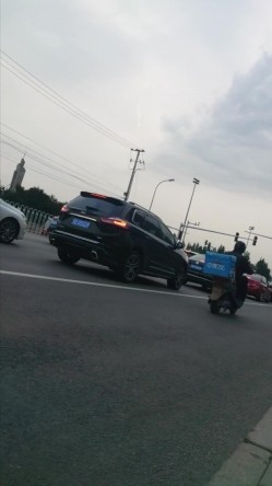 拖地长裙黑丁内极品美人妻 截图12