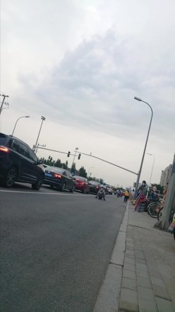 拖地长裙黑丁内极品美人妻 截图13
