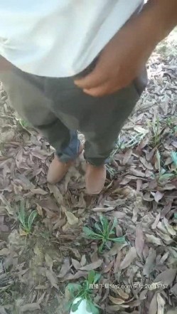 超大胆户外啪女王『美娜』勾搭骚男公园长凳口交 欲火焚身钻树林全程站炮无套后入 爆精内射太刺激 截图11