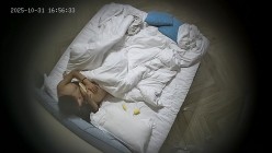 酒店偷拍 新台上线 入住的情侣颜值都不错 这男人操起来跟公狗一样 还扒开女友的屁股看 截图15
