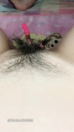 【喂奶良家小萍萍】哺乳期乳汁喷射到屏幕，跟老公趁孩子睡着啪啪，后入翘起大白臀诱人内射 截图15