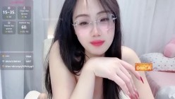 ️爆乳反差 眼镜御姐【Nabi518】裸身诱惑发骚，跳蛋玩弄 截图2