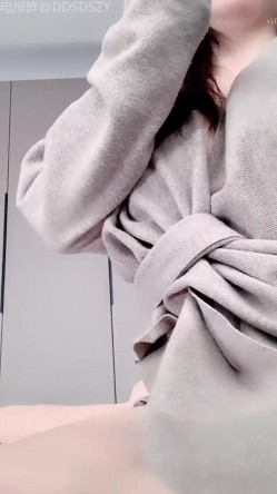 ️天然核弹爆乳女神！揉奶诱惑【炸土豆】完美颜值~淫液拉丝跳蛋自慰 截图3