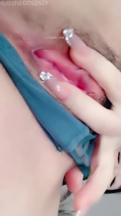 ️天然核弹爆乳女神！揉奶诱惑【炸土豆】完美颜值~淫液拉丝跳蛋自慰 截图4