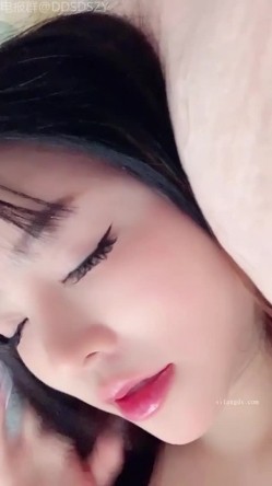 ️天然核弹爆乳女神！揉奶诱惑【炸土豆】完美颜值~淫液拉丝跳蛋自慰 截图10