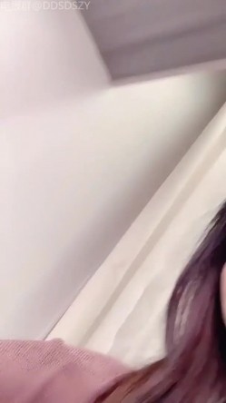 ️天然核弹爆乳女神！揉奶诱惑【炸土豆】完美颜值~淫液拉丝跳蛋自慰 截图13