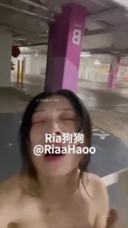 推特顶级奴性贱母狗【Ria狗狗】露脸重金定制，无底线自辱扇嘴巴子健身房舔马桶停车场裸体跳绳高跟鞋黄瓜紫薇 截图11