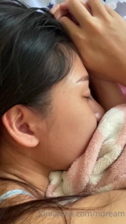 泰国纯天然反差少妇「dream」OF日常露脸性爱私拍 野外、阳台、车震、门口啪啪 现实OL网上母狗 截图4