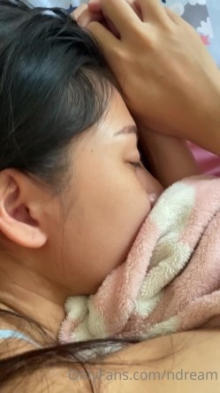 泰国纯天然反差少妇「dream」OF日常露脸性爱私拍 野外、阳台、车震、门口啪啪 现实OL网上母狗 截图5