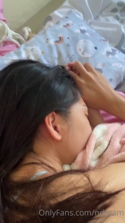 泰国纯天然反差少妇「dream」OF日常露脸性爱私拍 野外、阳台、车震、门口啪啪 现实OL网上母狗 截图15