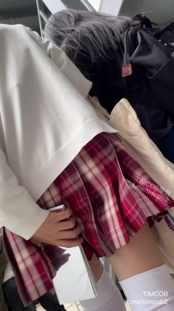 大神一路走一路抄底多位黑丝美女全是漂亮的小姐姐 截图1