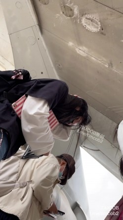 大神一路走一路抄底多位黑丝美女全是漂亮的小姐姐 截图13