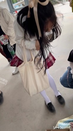 大神一路走一路抄底多位黑丝美女全是漂亮的小姐姐 截图16