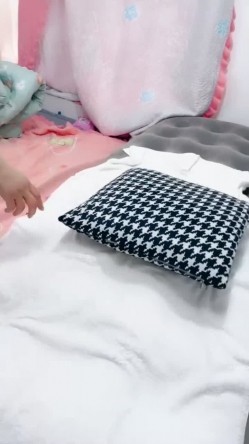 高颜大长腿 巨乳御姐【阿朱妹妹】被眼睛男调教 深喉 狂插 搞难度舔逼 直播表演狠到位 截图2
