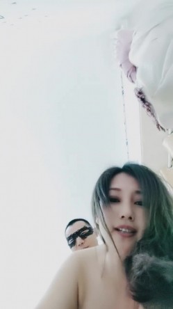 人到中年如狼似虎，全程露脸跟大哥激情啪啪给狼友看，口交大鸡巴淫声荡语互动撩骚听指挥，多体位无套草内射 截图6