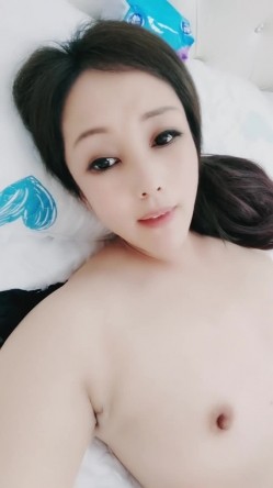 人到中年如狼似虎，全程露脸跟大哥激情啪啪给狼友看，口交大鸡巴淫声荡语互动撩骚听指挥，多体位无套草内射 截图14