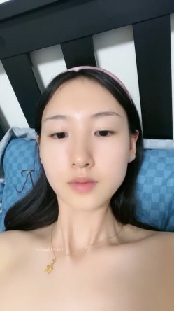 大学生下海！音乐系顶尖素颜女神~【学生妹妹】道具自慰~爽，极品极品，清纯指数爆表，喷血推荐 截图12