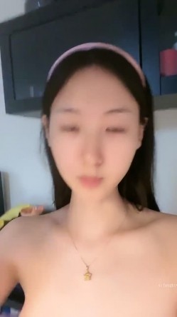 大学生下海！音乐系顶尖素颜女神~【学生妹妹】道具自慰~爽，极品极品，清纯指数爆表，喷血推荐 截图15