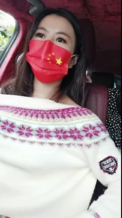 【神女】 ️两少妇开车到乡间小路光着身体跳舞刺激~亲近大自然~站立尿尿，裸体开车 ️忽悠闺蜜脱衣服露奶子一起嗨！ 截图15