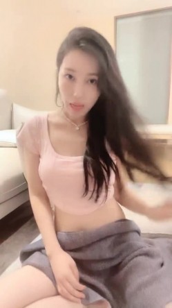 重磅！今年最美女神~【小结巴789】下海给老头狂操！爽到爆~ 截图1