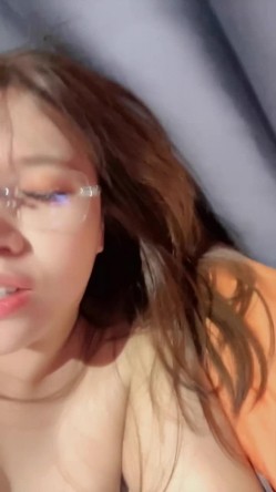 淫荡少妇穿丝袜掰逼 主动上位被猛插 小屄多汁发骚勾引弟弟 截图15