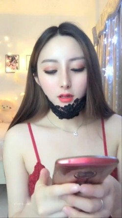 高颜值女神主播【曼曼man】下海 穿着红色情趣内衣诱惑 道具自慰大尺度秀 截图9