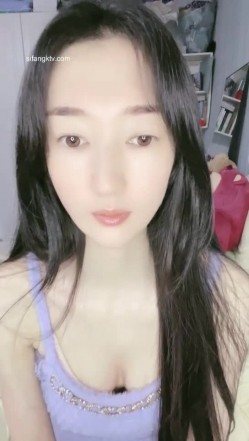 清纯系列，颜值天花板！【童谣是个搞笑女】女神首秀！~细腰粉逼，软萌妹子欠债无奈下海了，精彩 截图1