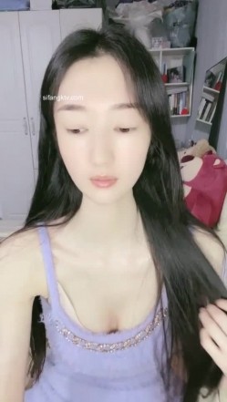 清纯系列，颜值天花板！【童谣是个搞笑女】女神首秀！~细腰粉逼，软萌妹子欠债无奈下海了，精彩 截图2