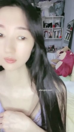 清纯系列，颜值天花板！【童谣是个搞笑女】女神首秀！~细腰粉逼，软萌妹子欠债无奈下海了，精彩 截图6