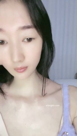 清纯系列，颜值天花板！【童谣是个搞笑女】女神首秀！~细腰粉逼，软萌妹子欠债无奈下海了，精彩 截图10
