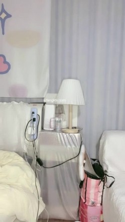 清纯系列，颜值天花板！【童谣是个搞笑女】女神首秀！~细腰粉逼，软萌妹子欠债无奈下海了，精彩 截图13
