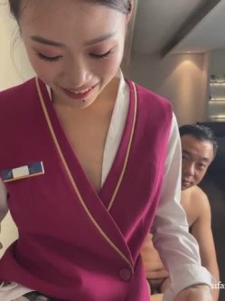空姐被干了【优优baby】真实空姐和机长吃鸡舔穴舔脚 无套啪啪 户外 车里 截图3