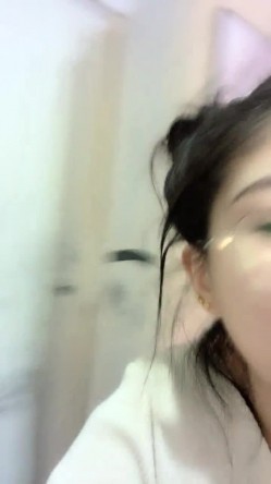 猎奇圈内部分享热门视频极品大奶子哺乳期的奶妈疯狂露出自摸挑逗赚奶粉钱 截图9