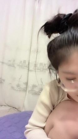 猎奇圈内部分享热门视频极品大奶子哺乳期的奶妈疯狂露出自摸挑逗赚奶粉钱 截图10