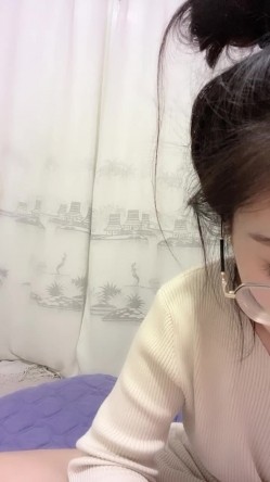 猎奇圈内部分享热门视频极品大奶子哺乳期的奶妈疯狂露出自摸挑逗赚奶粉钱 截图12