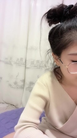 猎奇圈内部分享热门视频极品大奶子哺乳期的奶妈疯狂露出自摸挑逗赚奶粉钱 截图14