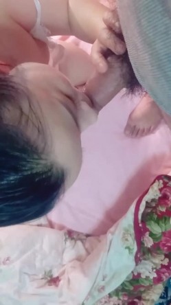 36岁风韵阿姨，在床上吃大鸡巴，‘喜欢吃吗，好好舔’，嗯喜欢，火烈舌头舔的龟头火辣辣！ 截图9