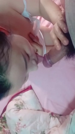 36岁风韵阿姨，在床上吃大鸡巴，‘喜欢吃吗，好好舔’，嗯喜欢，火烈舌头舔的龟头火辣辣！ 截图10