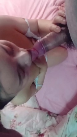 36岁风韵阿姨，在床上吃大鸡巴，‘喜欢吃吗，好好舔’，嗯喜欢，火烈舌头舔的龟头火辣辣！ 截图14