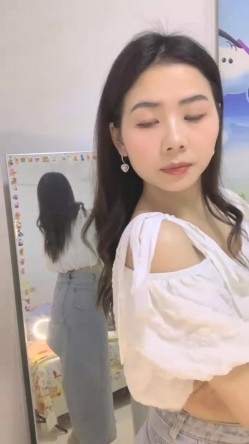 最喜欢的一个美少女，【兰哥】校花女神~!大长美腿~特写骚穴~柔逼自慰~爽到不行~强烈推荐 截图1