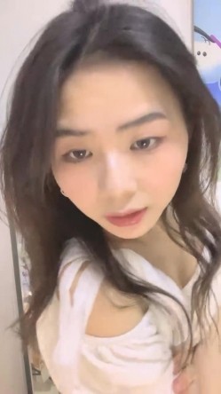 最喜欢的一个美少女，【兰哥】校花女神~!大长美腿~特写骚穴~柔逼自慰~爽到不行~强烈推荐 截图2
